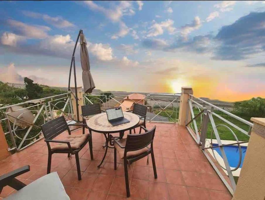 Exclusive Beachfront Penthouse Almayate Alto Εξωτερικό φωτογραφία