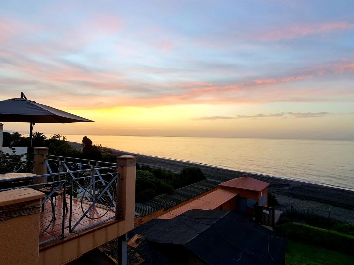 Exclusive Beachfront Penthouse Almayate Alto Εξωτερικό φωτογραφία