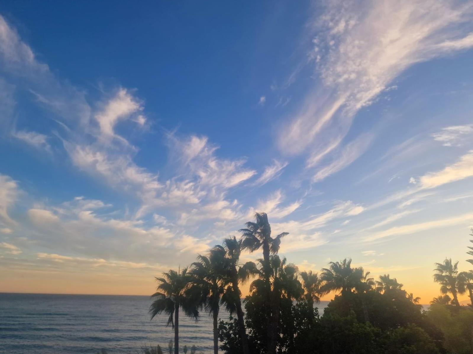 Exclusive Beachfront Penthouse Almayate Alto Εξωτερικό φωτογραφία